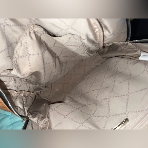 Steve Madden Backpack with Macbook Air sleeve - Picture 4 of 10